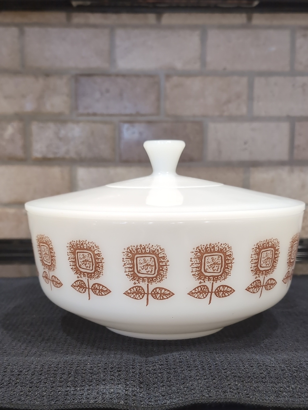 Vintage 1960's  MCM Federal Glass Sunflower 3.5 Qt Casserole Baking Dish W/Lid